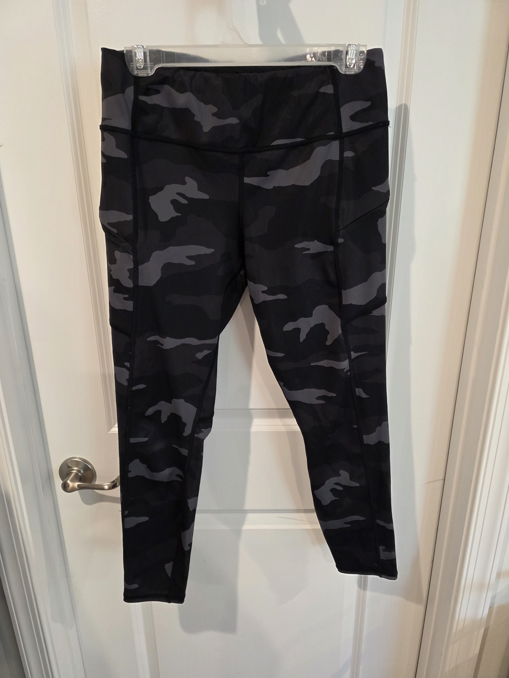 Athleta Camo Contender 7/8 Leggings